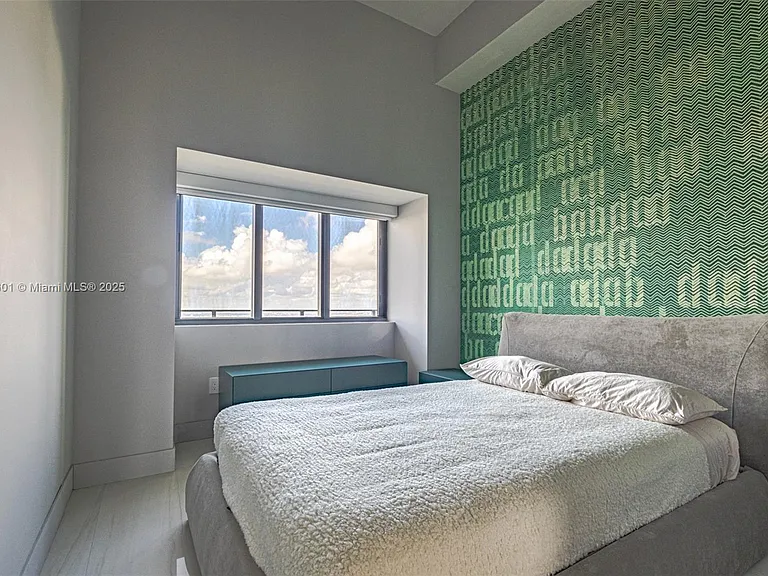 480 NE 31st St #Penthouse 5002 — Photo 9
