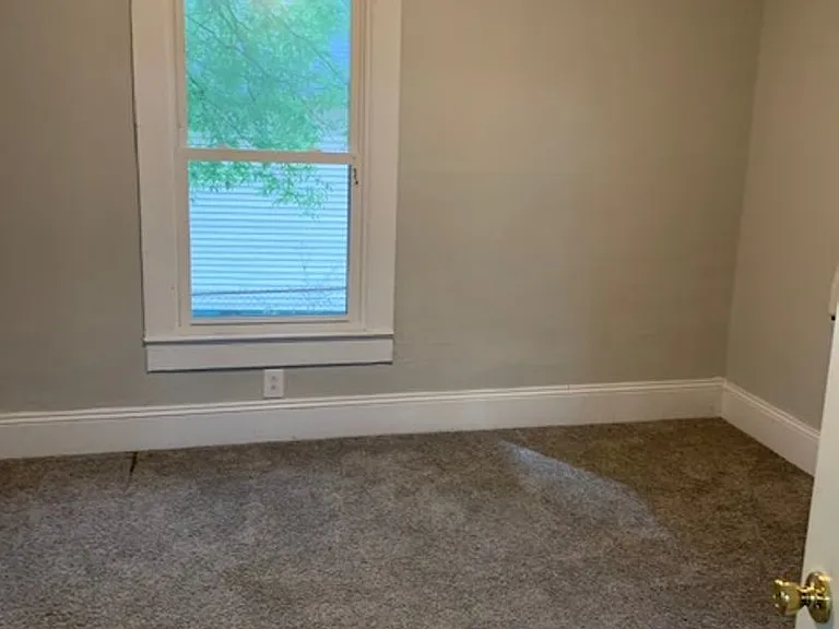 202 Magnolia St — Photo 2