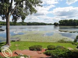 12230 Della Dr, Brighton, MI