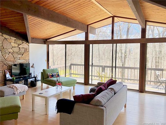 3rd image of 161 Barnshed Ln