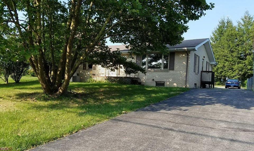 1st image of 1994 Lisbon St