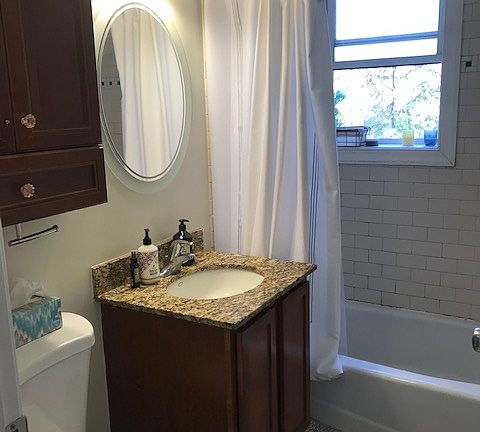 Bathroom has good water pressure and no shortage of hot water