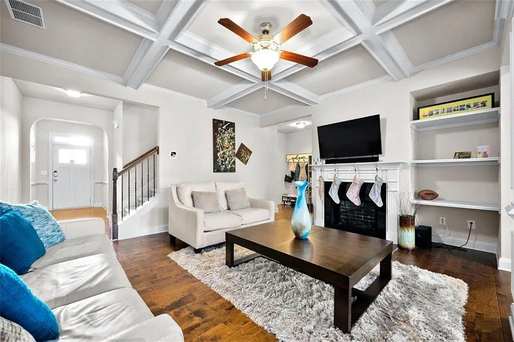 3 bed, 2.5 bath, 1926 sqft, $2,950 — Photo 3