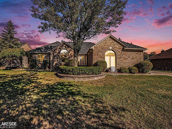 2nd image of 2679 Larch Dr