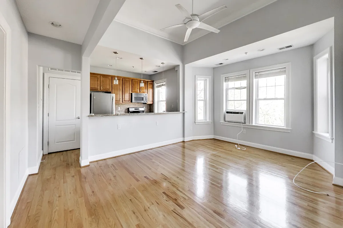 Building Photo - 1929 1st St NW #204
