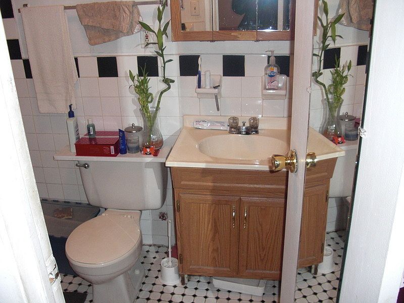 2nd image of 324 1/2 E 8th St APT 1A