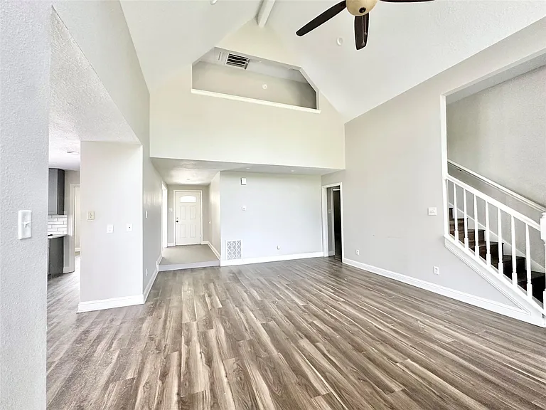 2523 Castle Pl — Photo 6