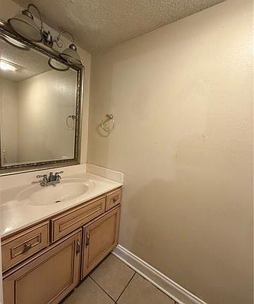5th image of 131 Kingspoint Blvd
