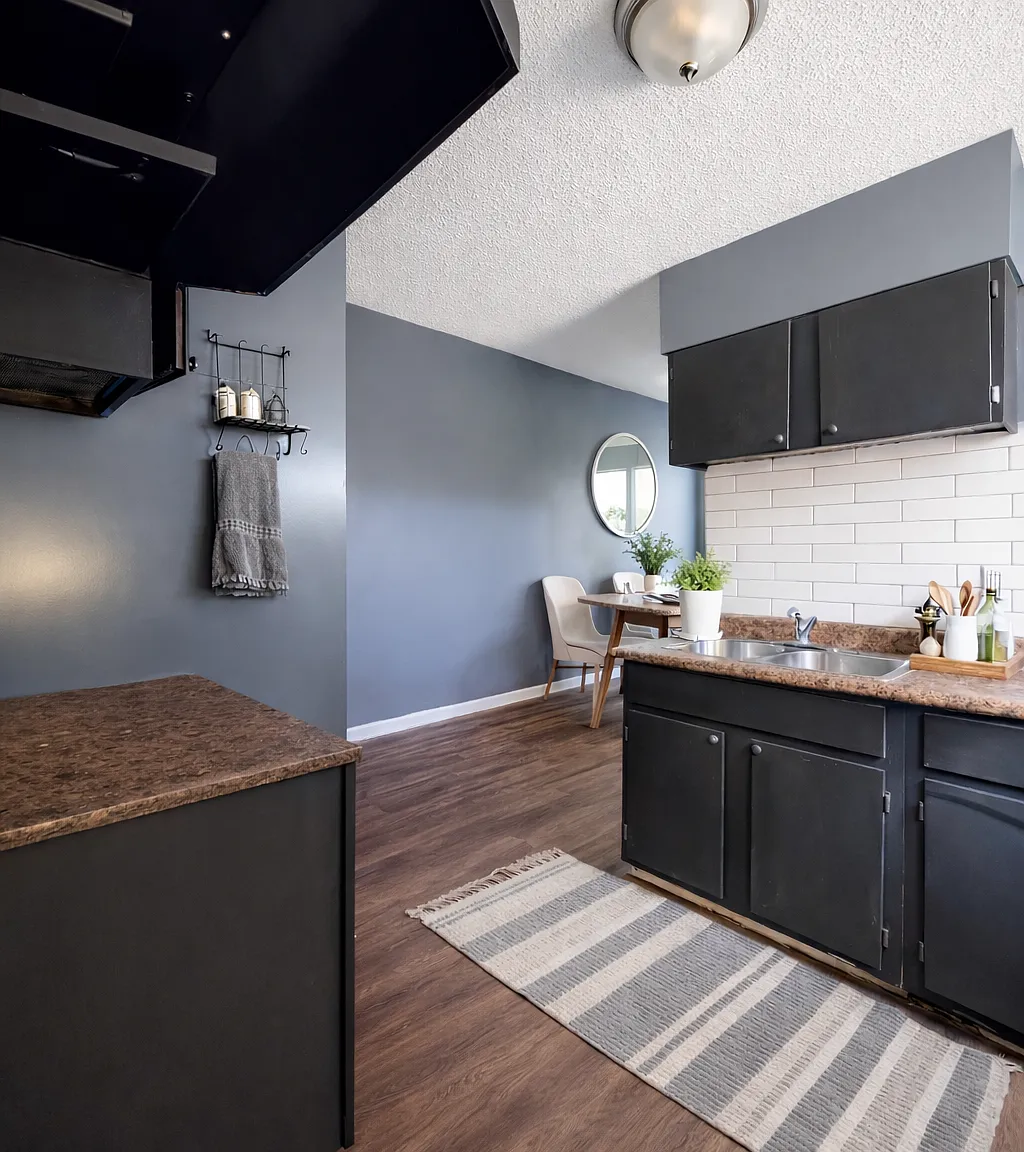 1320 Bruce Street — Photo 3