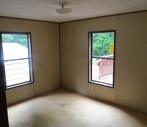 5th image of 14677 Montcalm Ave