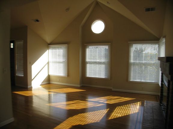 3rd image of 1700 Terrace Dr