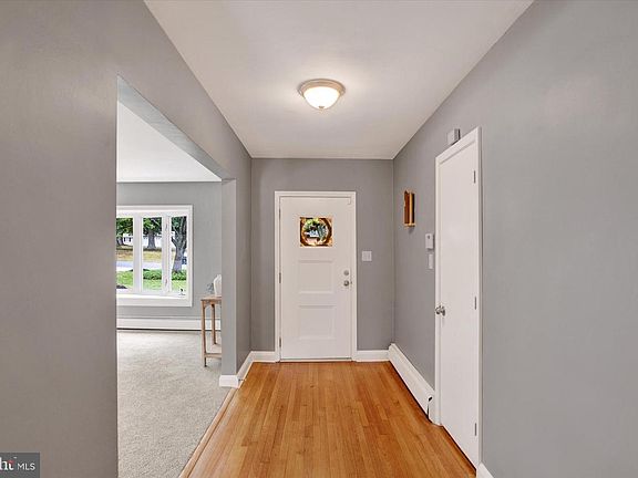 4th image of 7 Bangert Ave