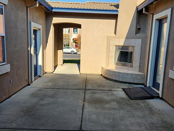 3rd image of 172 Brighton Cir