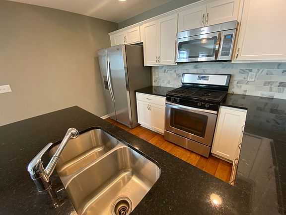 4th image of 2424 Lyndale Ave S #1
