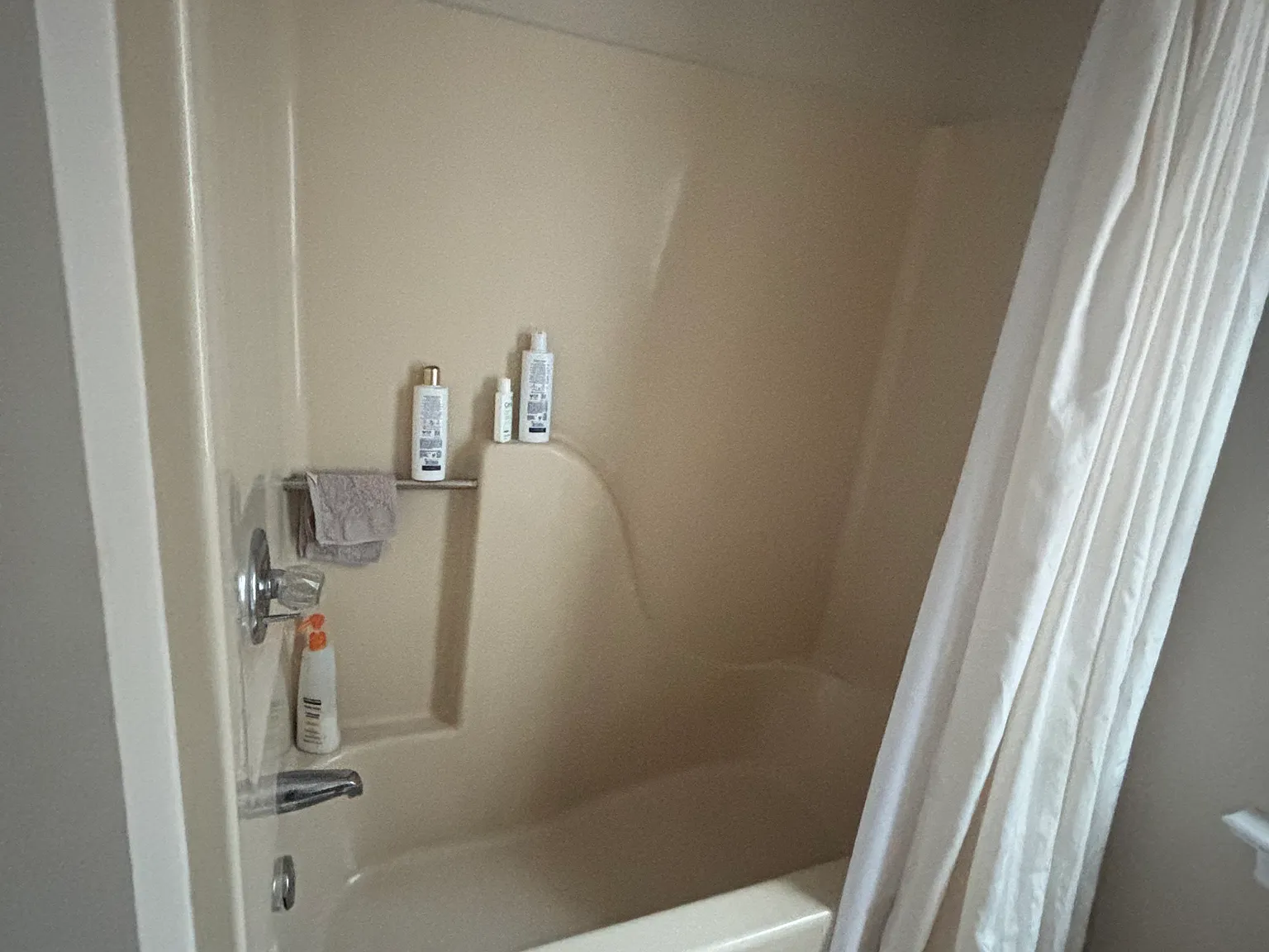 3 bed, 2.5 bath, 1479 sqft, $800 — Photo 2