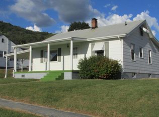 120 Midway St, Narrows, VA 24124