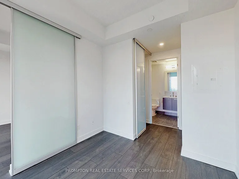 3 Gloucester St #1010 — Photo 13