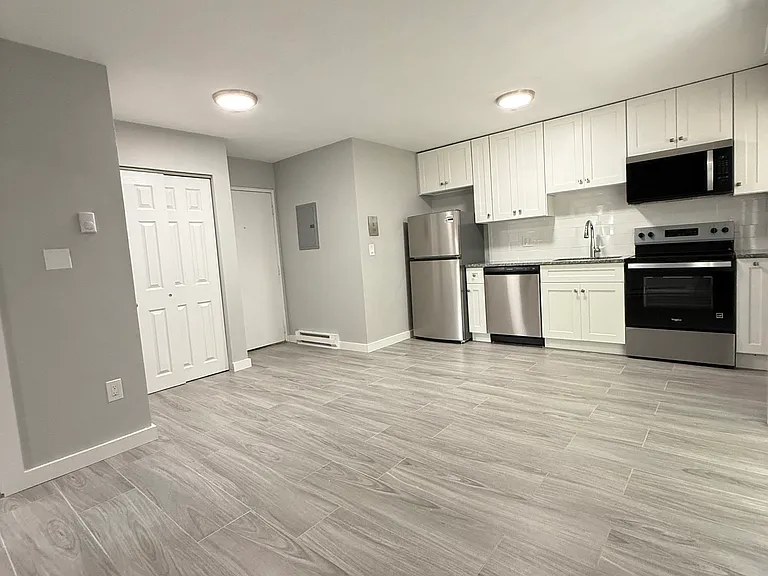 565 Hyde Park Ave #2 — Photo 5