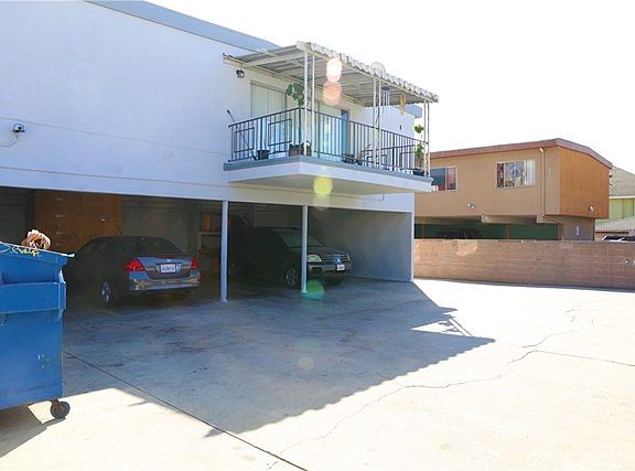 5th image of 943 Myrtle Ave