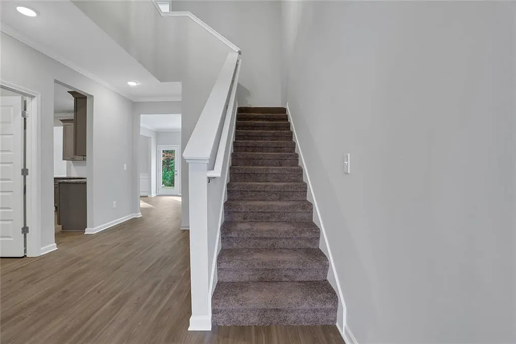 4 bed, 2.5 bath, 1727 sqft, $2,200 — Photo 4