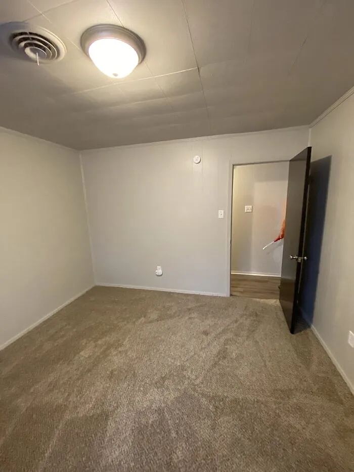 3 bed, 1.5 bath, $825 — Photo 3