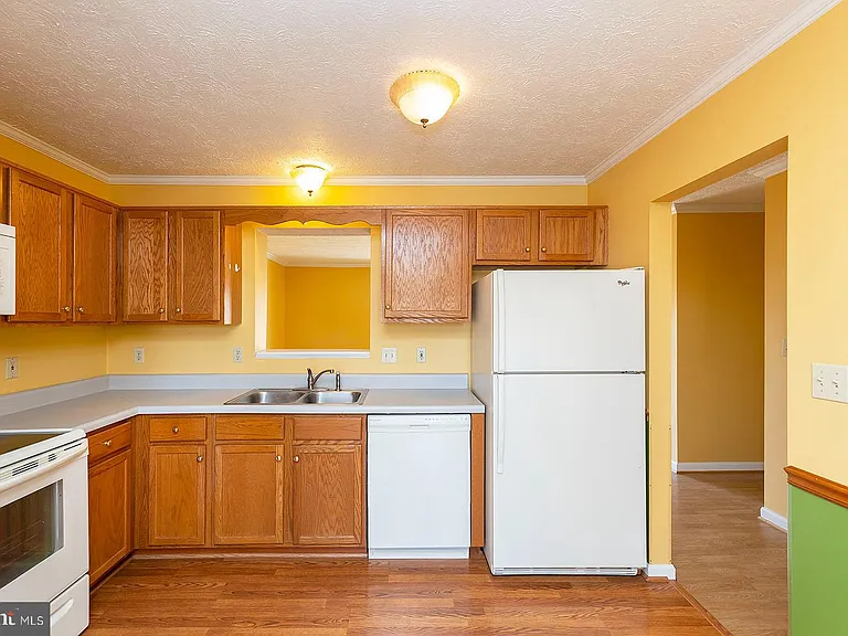 304 Chatham Sq — Photo 4