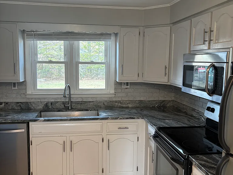 411 Concord Ave — Photo 3