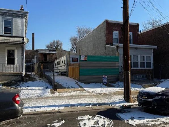 2541 S 71st St, Philadelphia, PA 19142