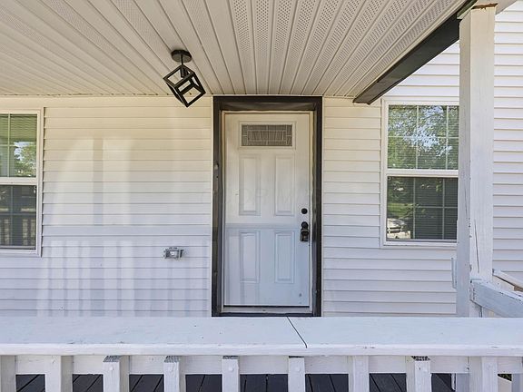 4th image of 966 Whitethorne Ave