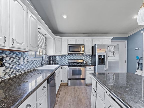 2nd image of 2423 Vista Colina St