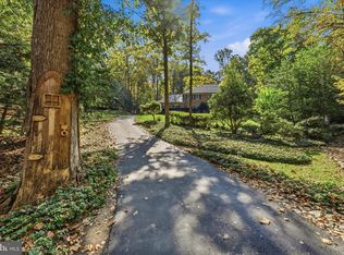 9211 Jeffery Rd, Great Falls, VA 22066