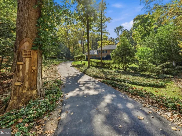 9211 Jeffery Rd, Great Falls, VA 22066