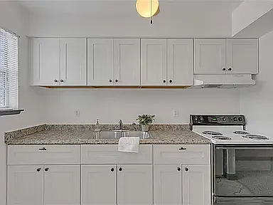 2102 Victoria Ct — Photo 14
