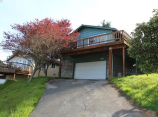 894 7th Ave, Coos Bay, OR 97420