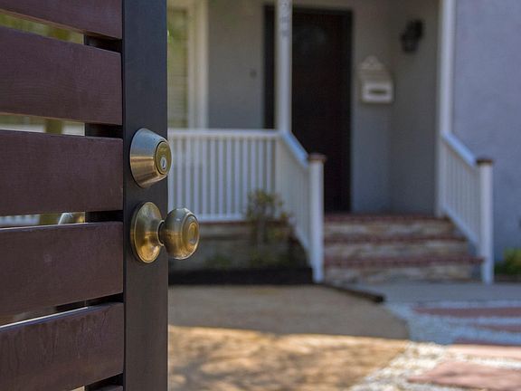 4th image of 6944 Encino Ave