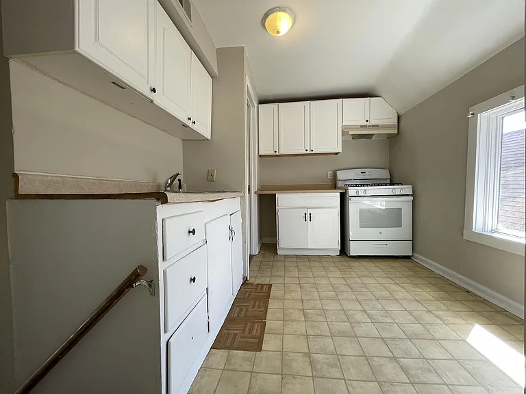 2113 5th St NE #2 — Photo 6