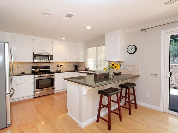 2nd image of 1584 Laurel Cir
