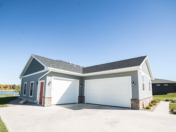 2nd image of 600 Quail Hollow Cir