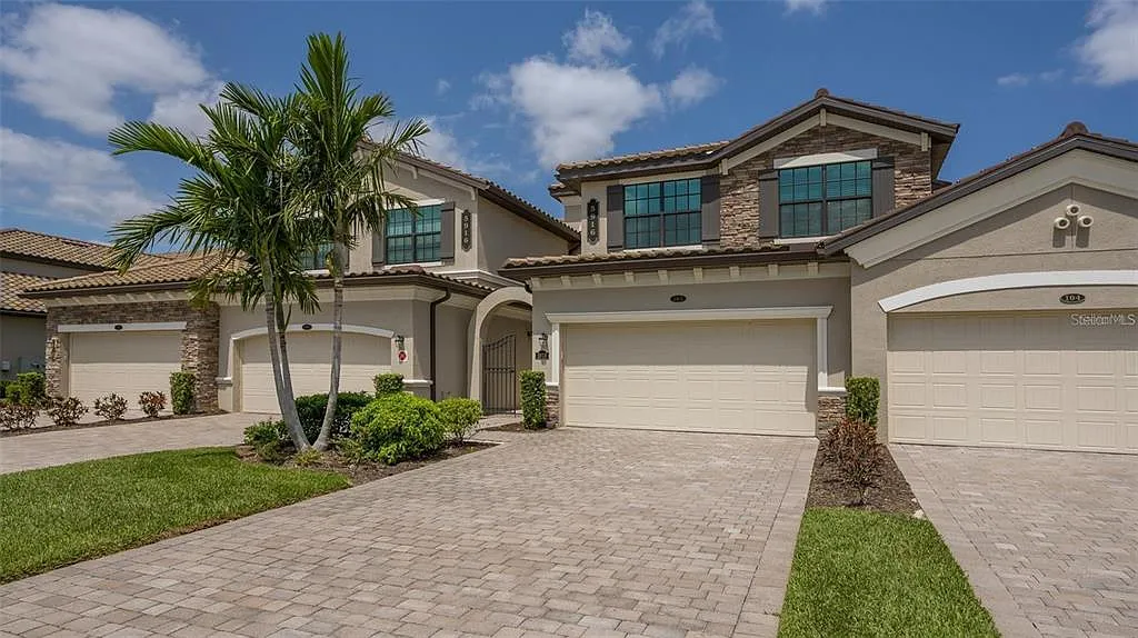 3 bed, 2.0 bath, 2108 sqft, $4,400 — Photo 2