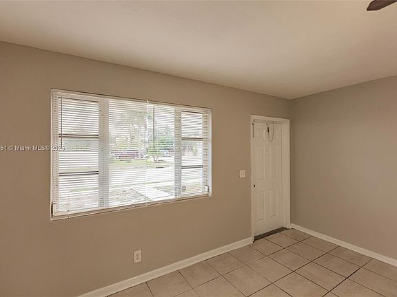 5th image of 4423 Lake Ave