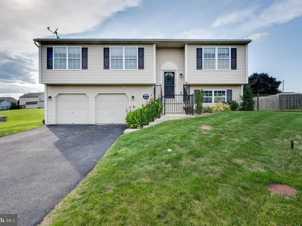 48 Nantucket Dr, Reading, PA 19605