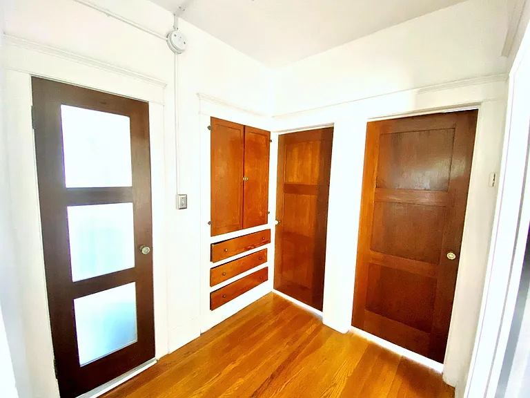 361 S Berendo St — Photo 13