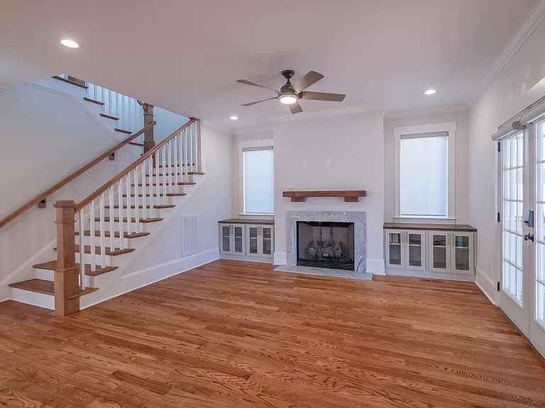 1005 State St — Photo 16