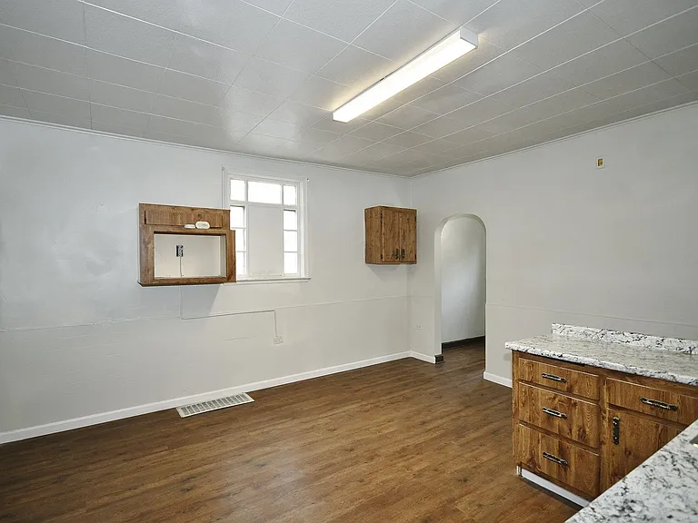 1243 Evans St — Photo 10