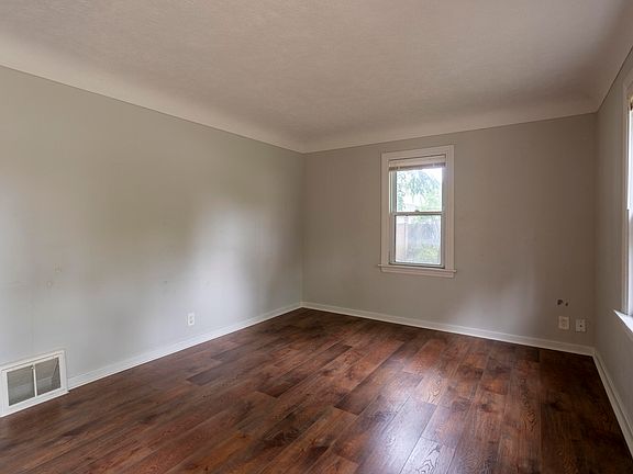 4th image of 1769 Blaine Ave SE