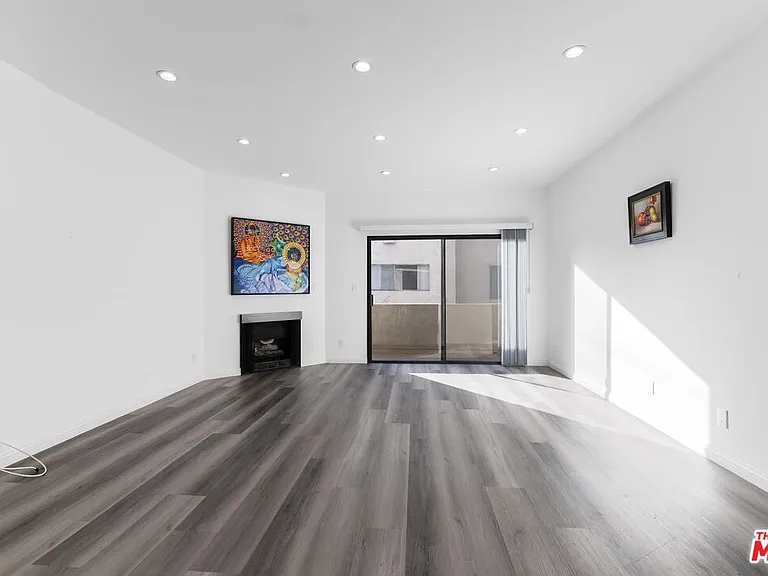 1727 S Bentley Ave #209 — Photo 2