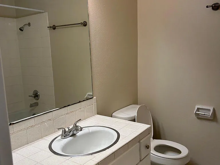 1003 Hazelton St #1003 — Photo 5