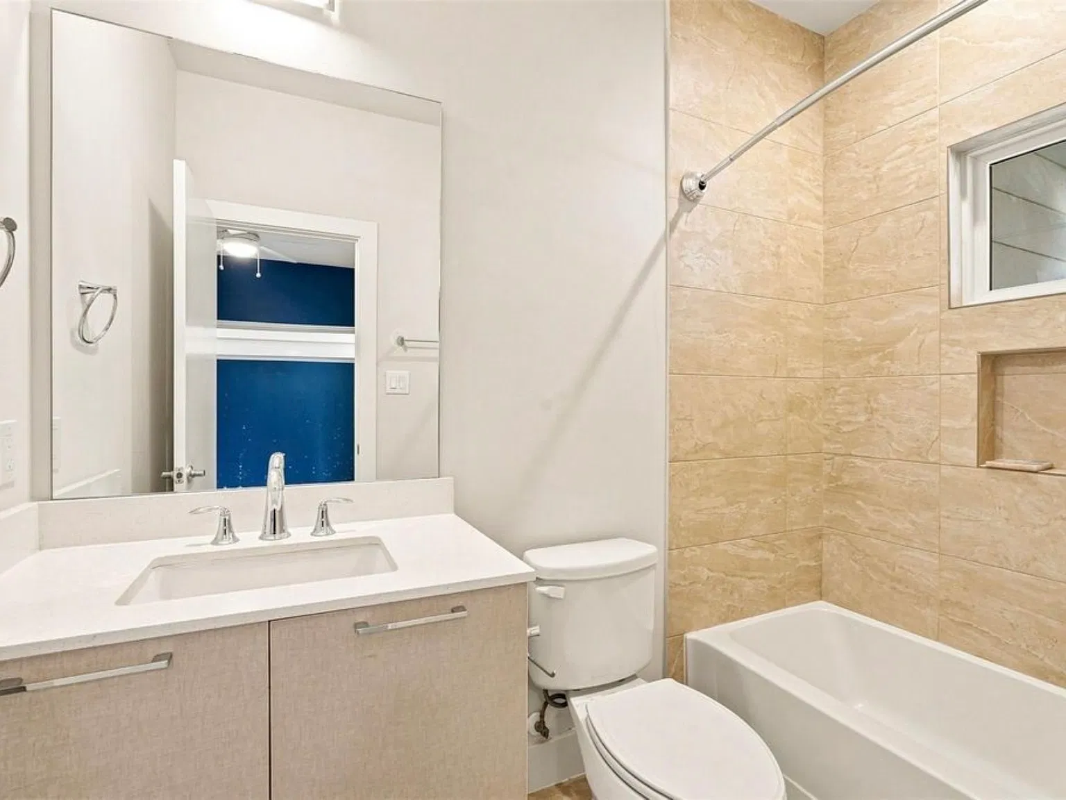 1 bed, 1.5 bath, 2000 sqft, $850 — Photo 2
