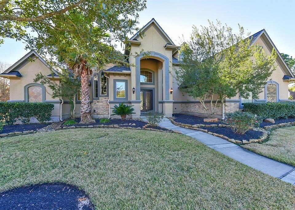 Beautiful 4/3.5 in Fairfield with master down and spacious yard with pool/spa.