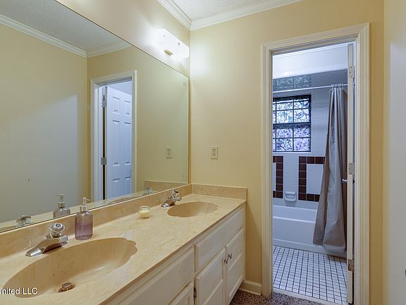5th image of 7506 Greenbrook Pkwy